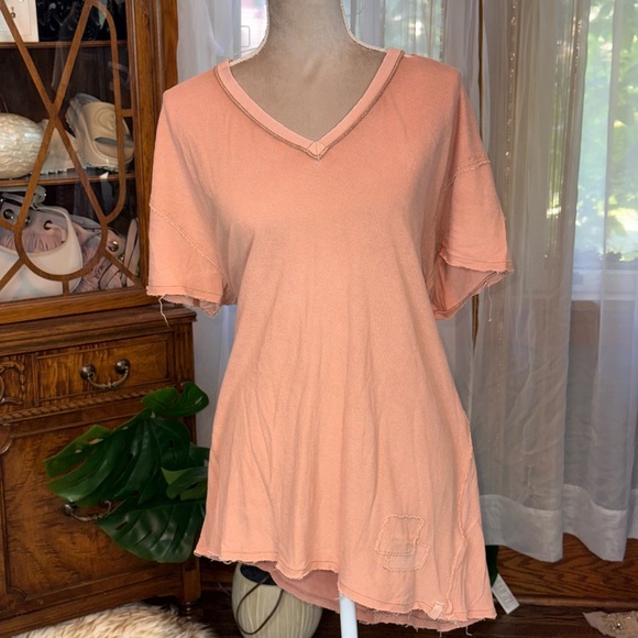 We The Free Tops - ☀️SUMMER CLEARANCE SALE☀️ Free People Oversized Deconstructed Peach V-Neck Top